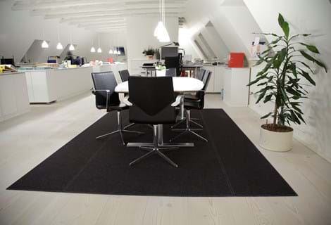 anthracite filttæppe på kontor